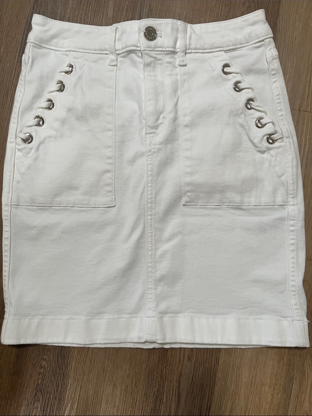 White House Black Market White Lace-Up Pocket stretch Denim Skirt size 00